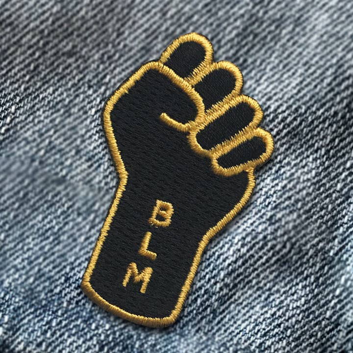 Svart liv materia motstå upphöjda knytnäve BLM järn på patch för wholesale av On Point Pins