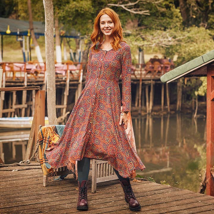 Abito a maniche lunghe abbottonato con orlo asimmetrico con stampa retrò per la vendita all'ingrosso da parte di Los Banditos