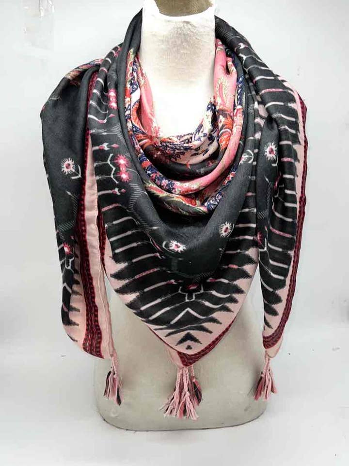 Large square tassel scarf for wholesale by LINETA