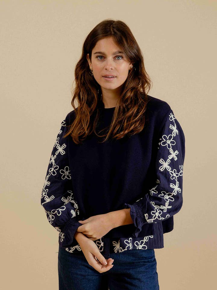 OSCAR Ærmeløs pull med rund hals og knap på siden for engroshandel hos EMILIE K