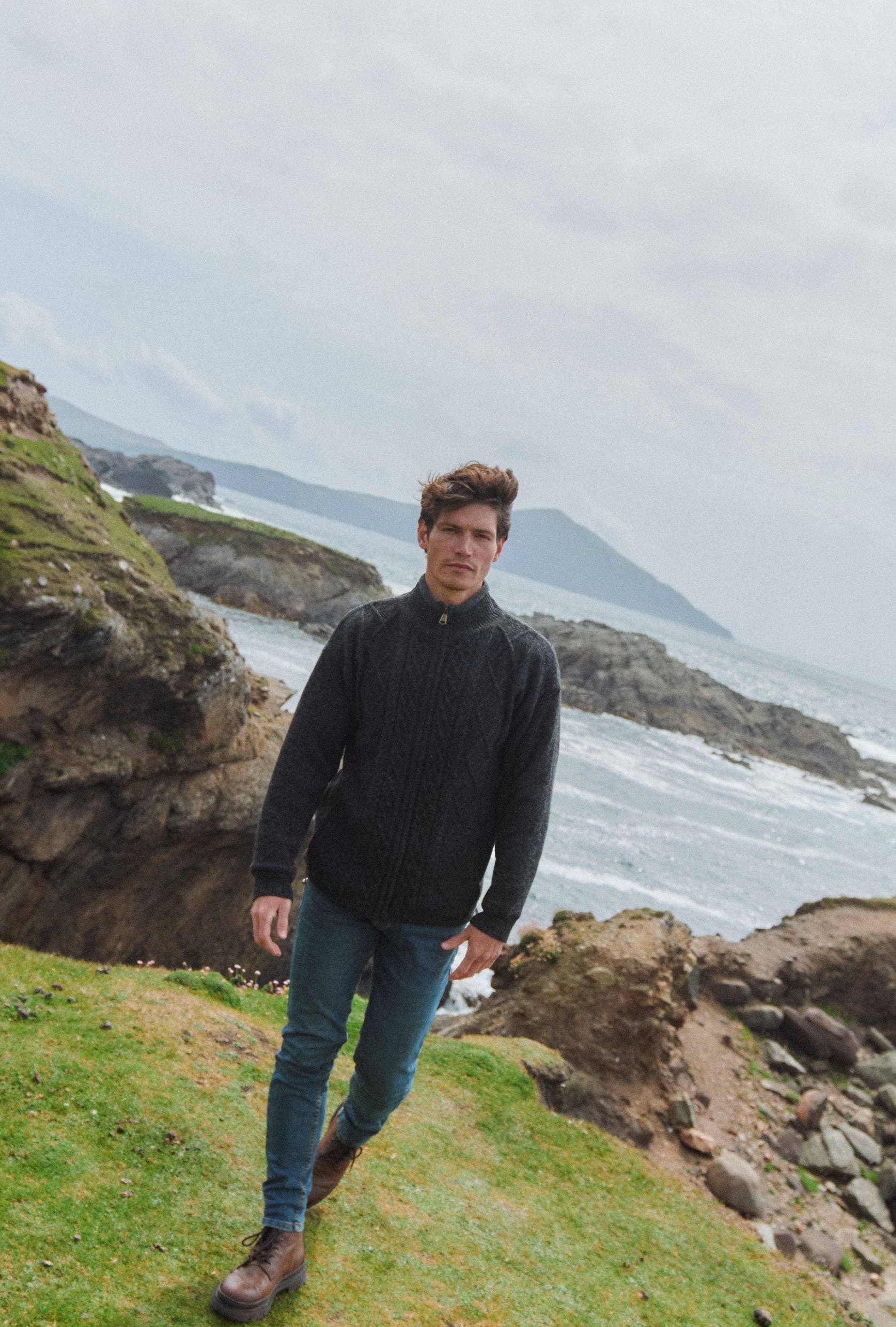 Aran Woollen Mills – Cardigan - Homem por atacado – Cardigã Masculino Farmleigh Forrado em Lã - Cinza1