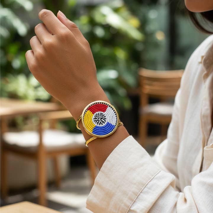 Bracciale Angavu in ottone artigianale e perline – Bracciale multicolore appariscente per la vendita all'ingrosso da parte di KENDI AMANI