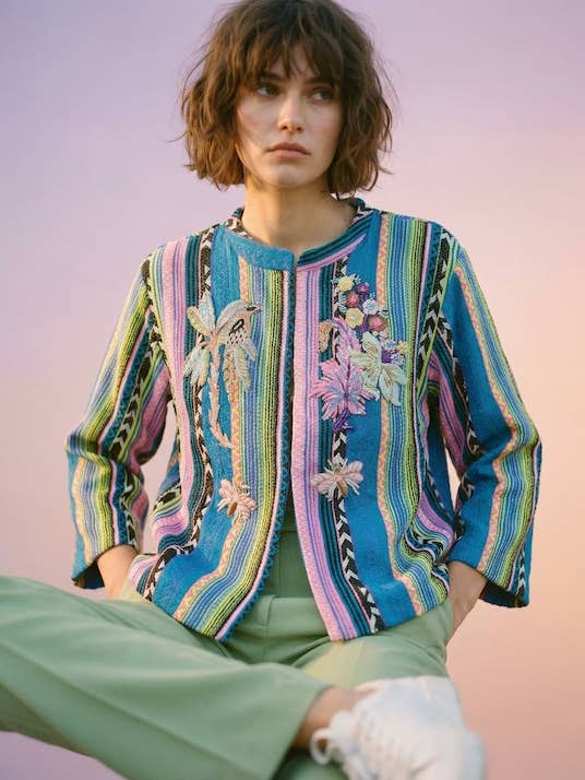 Veste à motif géométrique bleu fleur avec broderie pour la vente par Sandhya Garg