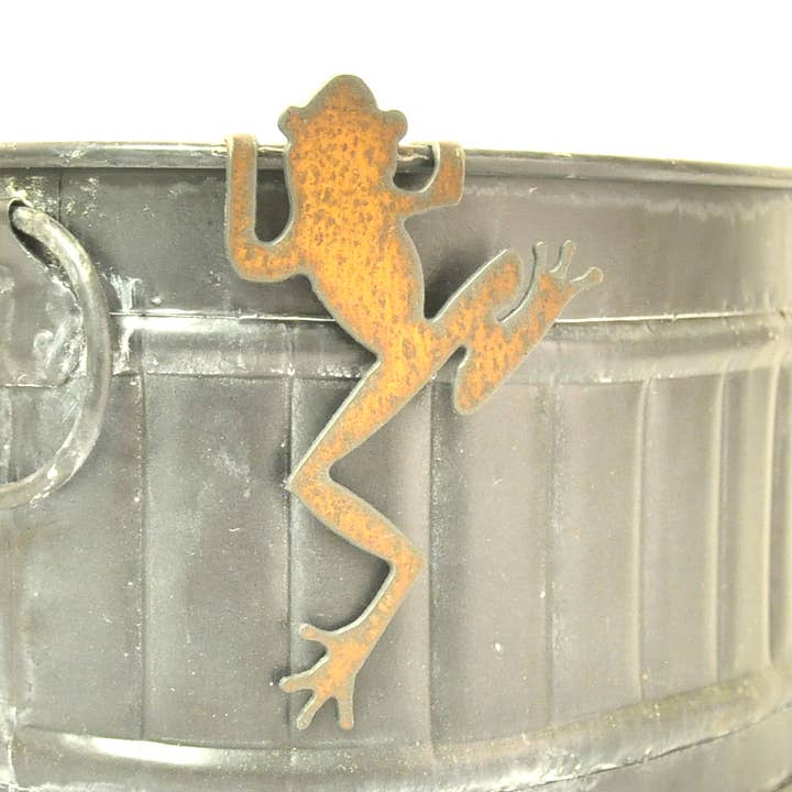 Universal Ironworks USA - Wholesale Outdoor Ornament/Decor - Frog Garden Pot Climber0
