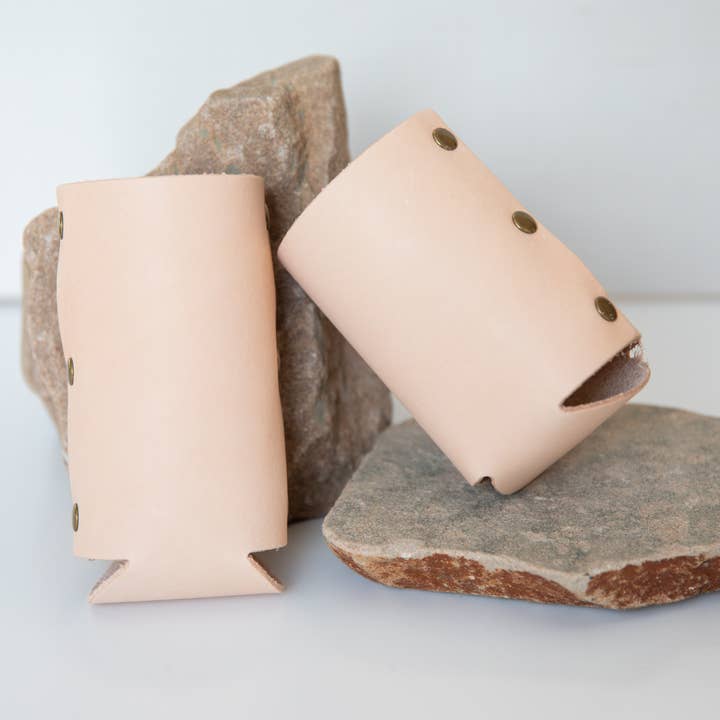 Leder-Dosenkühler - Blanko für den Großhandel von Aura Design Co.