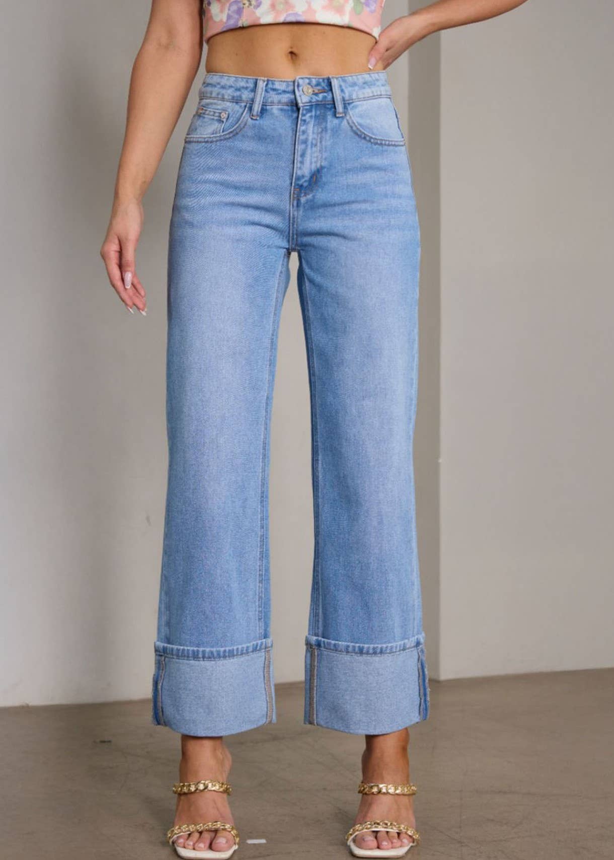 Rosa Clothing - Wholesale Jeans - Women's - Effortless Denim Cuffed Hem Wide-Leg Jeans1
