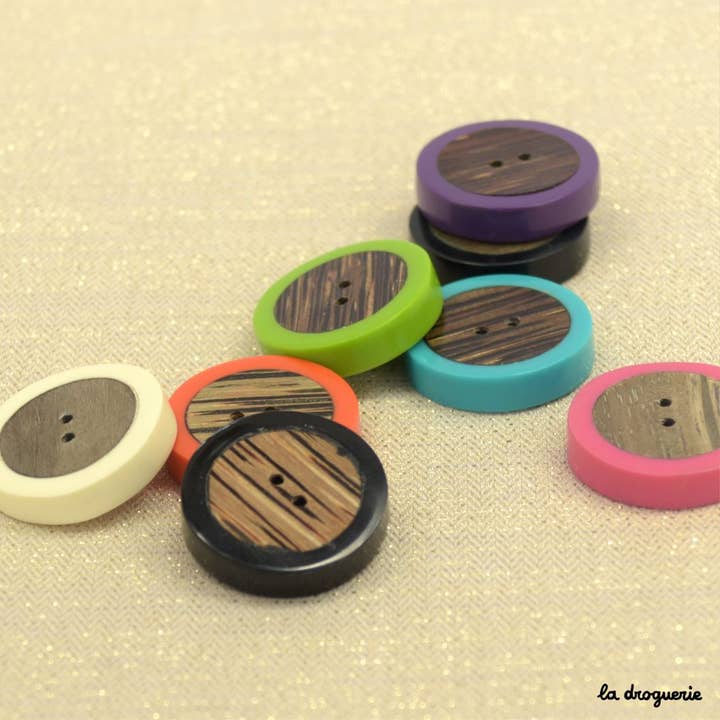 "African Queen pawn" button 25 mm for wholesale by LA DROGUERIE