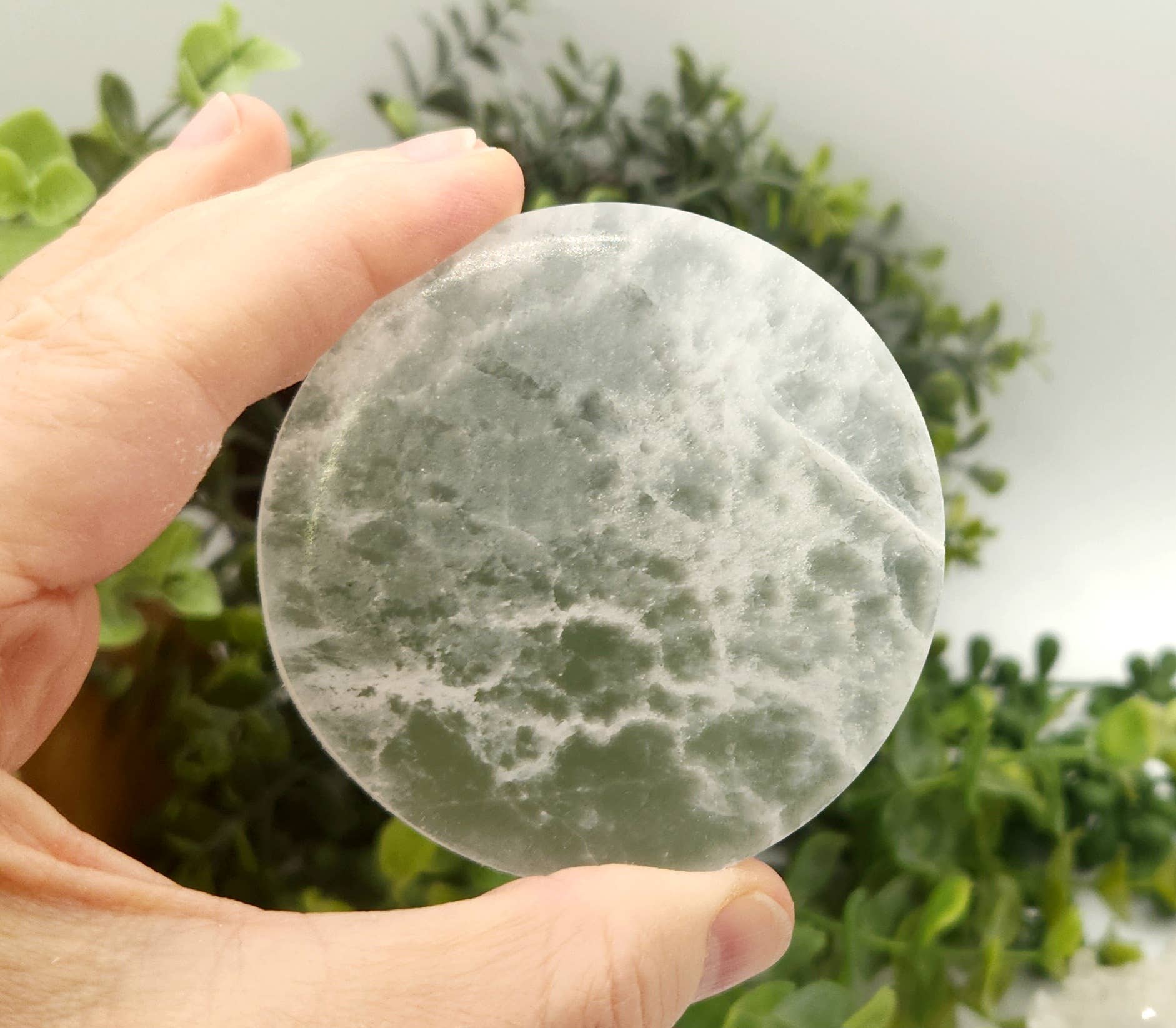 Meraki Gemstones – wholesale Spiritual stone/crystal – Selenite Charging/Cleansing Plate/Coaster Round-Plain - 7cm1