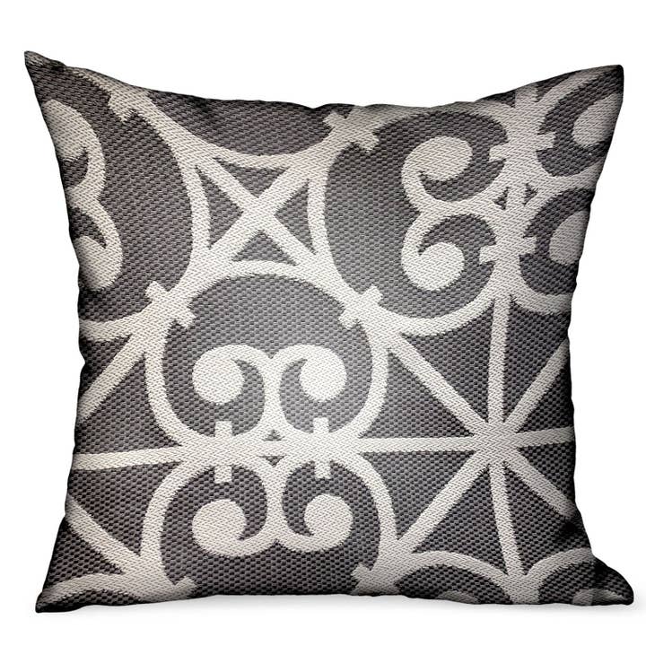 Coussin extérieur et intérieur de luxe à chevrons gris ormeau truffe pour la vente par Plutus Home Brands