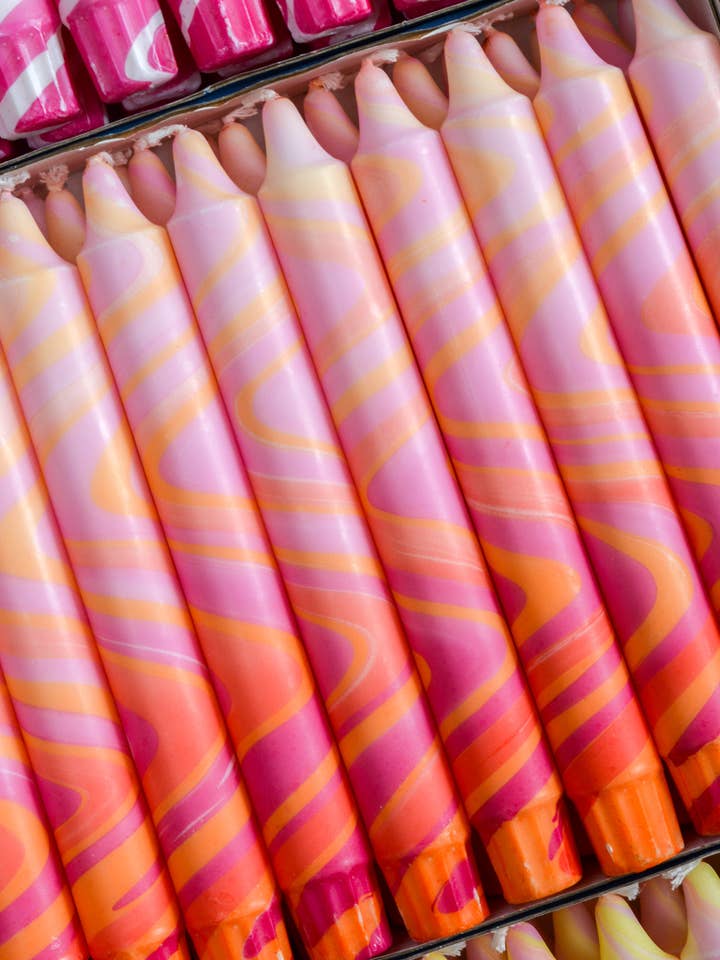 Zomerse marmeren kaarsen - roze, oranje en rood voor wholesale door Nordtrice