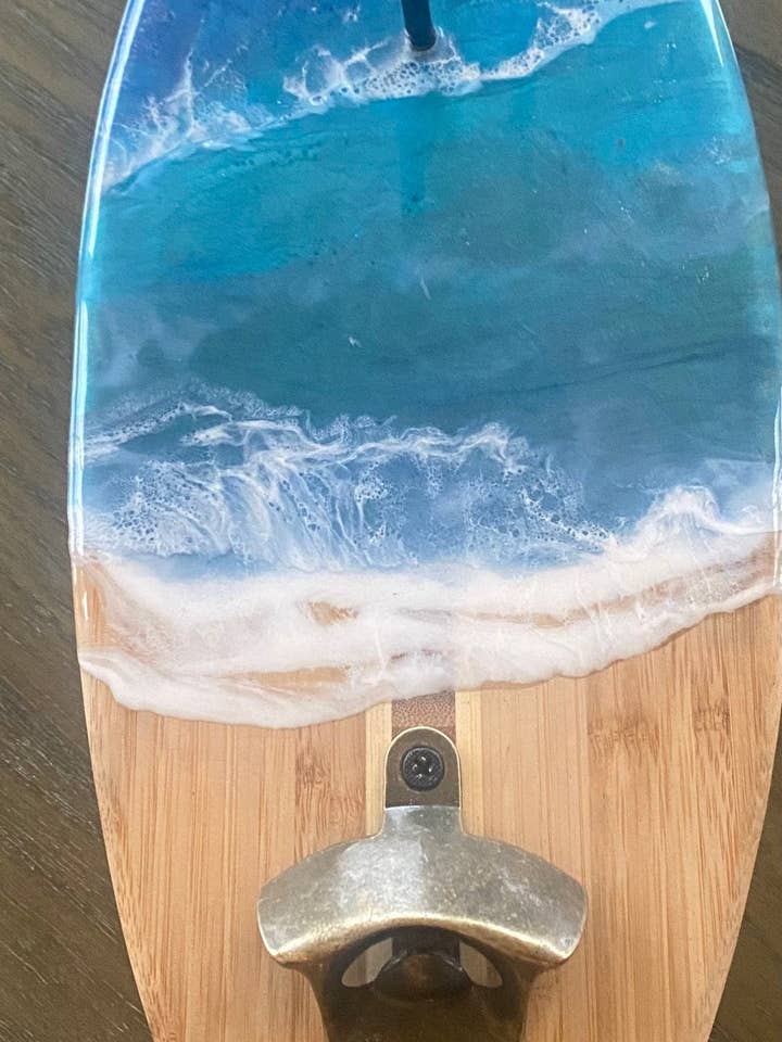 Jeu d’anneaux planche de surf avec ouvre-bouteille pour la vente par Sea Dreams Coastal Art