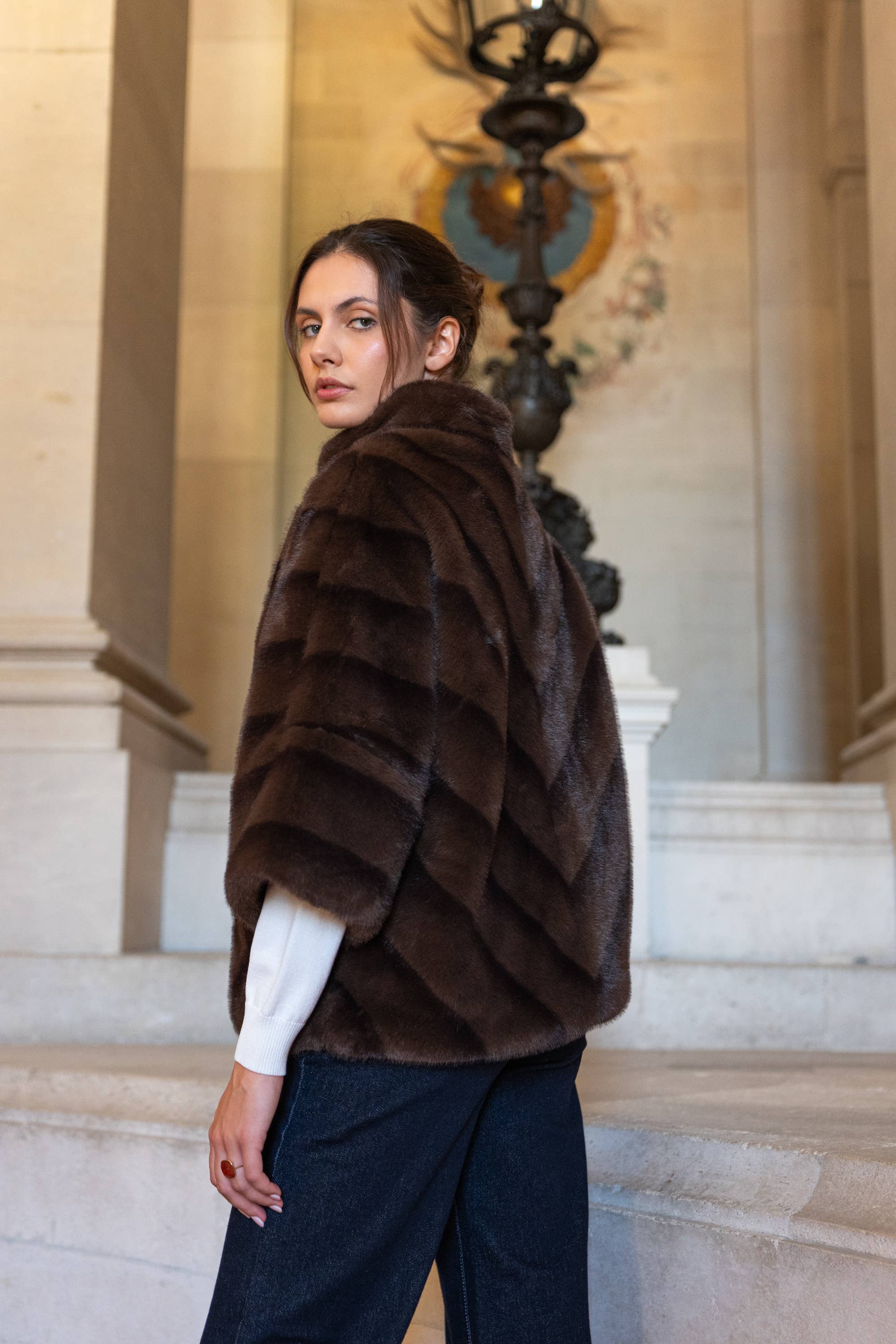 CHOKLATE PARIS - Wholesale Fur/Faux Fur Coat - Women's - Copenhagen faux fur cape jacket - Y1247
