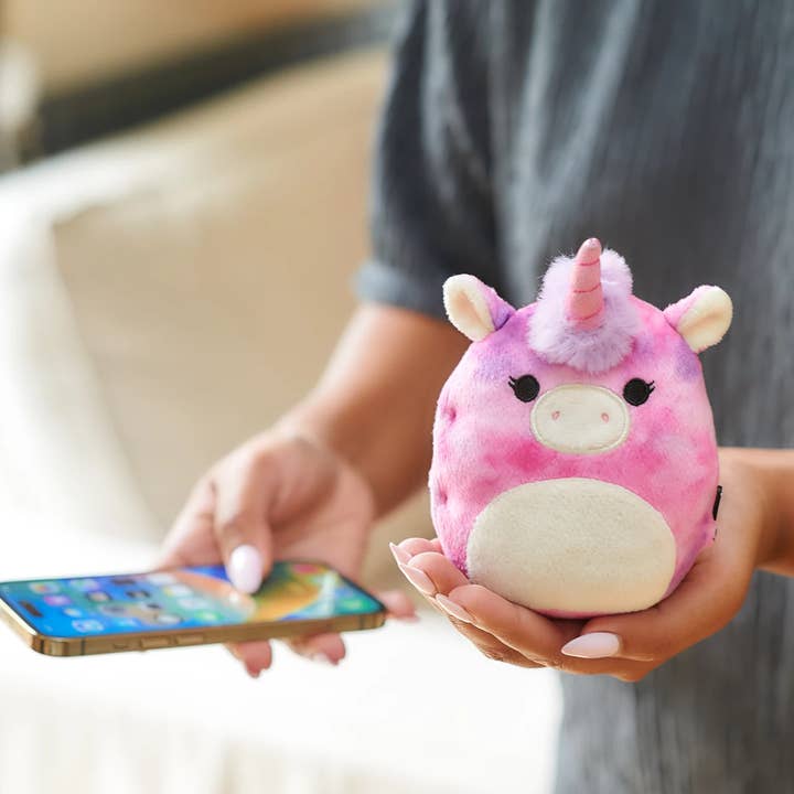 Squishmallows - Lola enhörningen - Mjuk Bluetooth-högtalare för wholesale av Curiosity Distribution