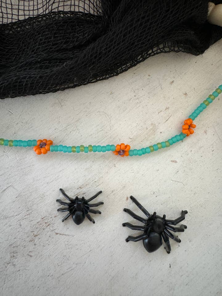 Mystery Machine Daisy Armband für den Großhandel von Finnie’s Findings