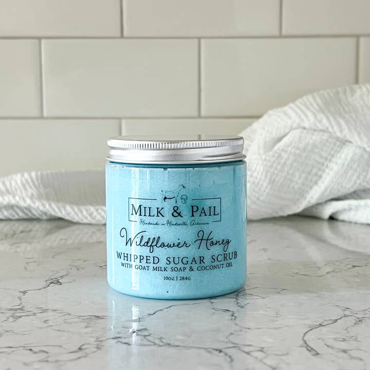 Gommage au sucre fouetté au miel et aux fleurs sauvages pour la vente par Milk & Pail