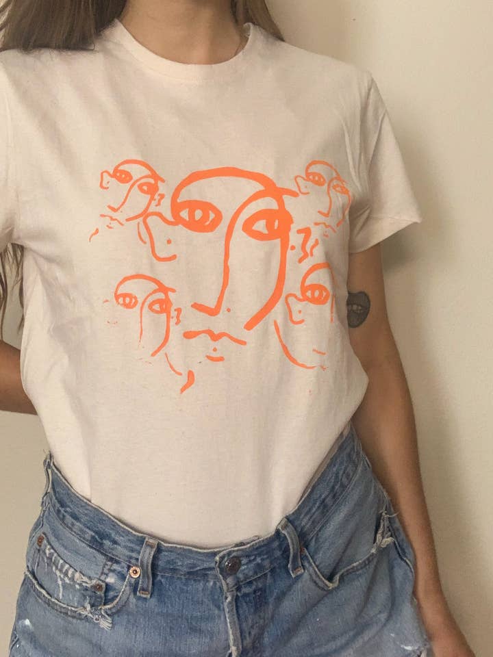 Gezicht op gezichten natuurlijk t-shirt voor wholesale door True Lucia