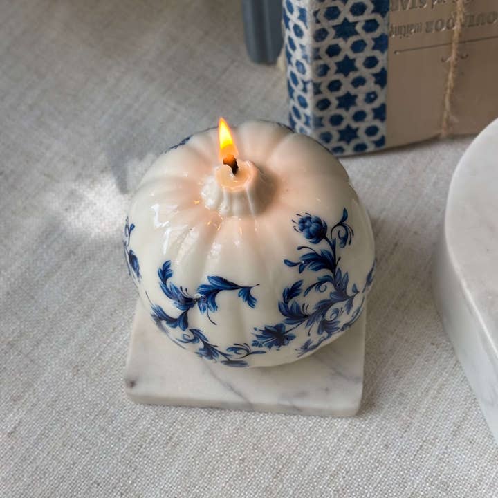 OH MY BOX - Wholesale Novelty Candle - Vintage Pumpkin Candle | Glossy Blue White Toile Design2