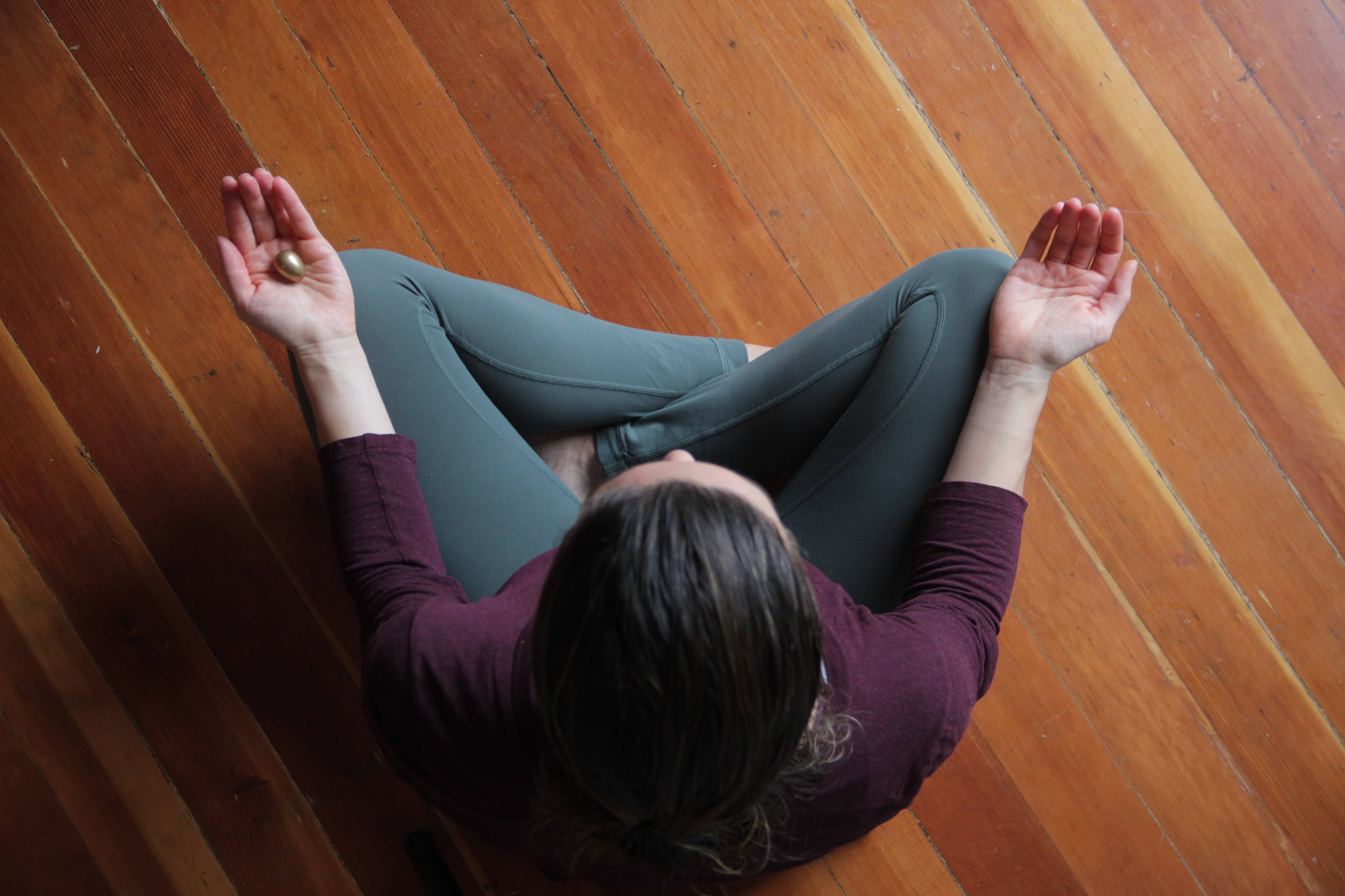 Orijin Design Co. - Wholesale Decorative Tabletop Object - Natural Brass Metal Thinking Egg1