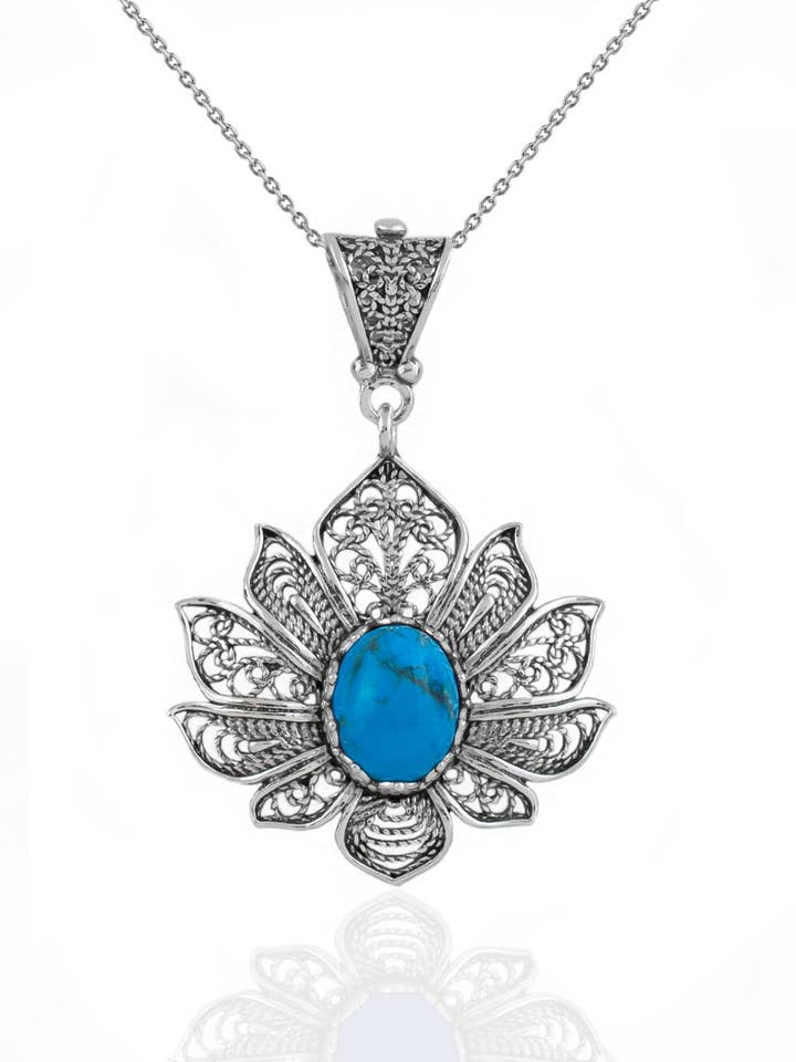 Halsband med lotusmedaljong i sterlingsilver och turkos för wholesale av Filigranist Jewelry
