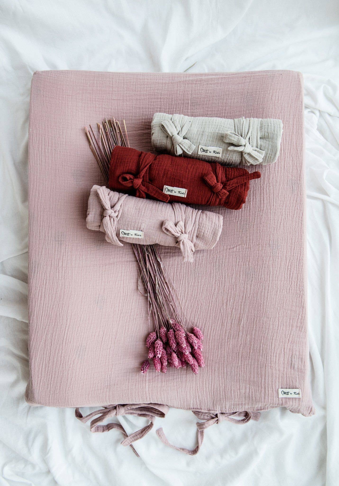 We Call It Love – Cobertor de cama - Crianças e bebés por atacado – Puslepude betræk - Køb lækkert vaskbart betræk til puslepude her13