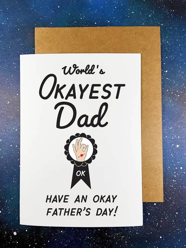 „Okayest Far“ Fars dag lykønskningskort for engroshandel hos The Red Swan Shop