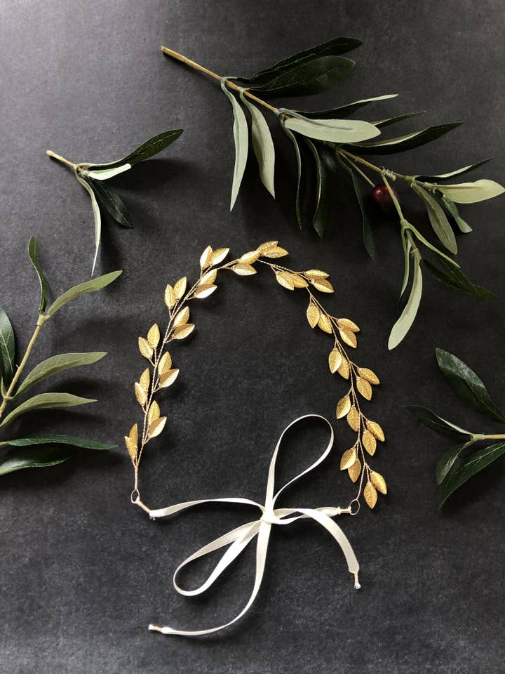 Gold Leaf Brauthaar Rebe für kurzes Haar | Klassisches Brautstirnband, Zopfkranz, Geflecht-Rebe für den Großhandel von Sweet Olive Hairpieces