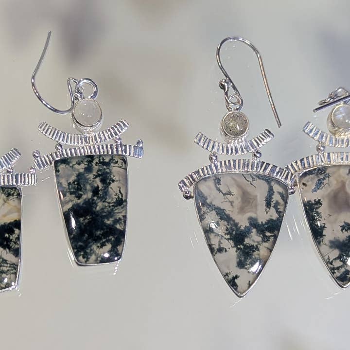 Mosagaat Maansteen Zilveren Oorbellen voor wholesale door Designs By Evon