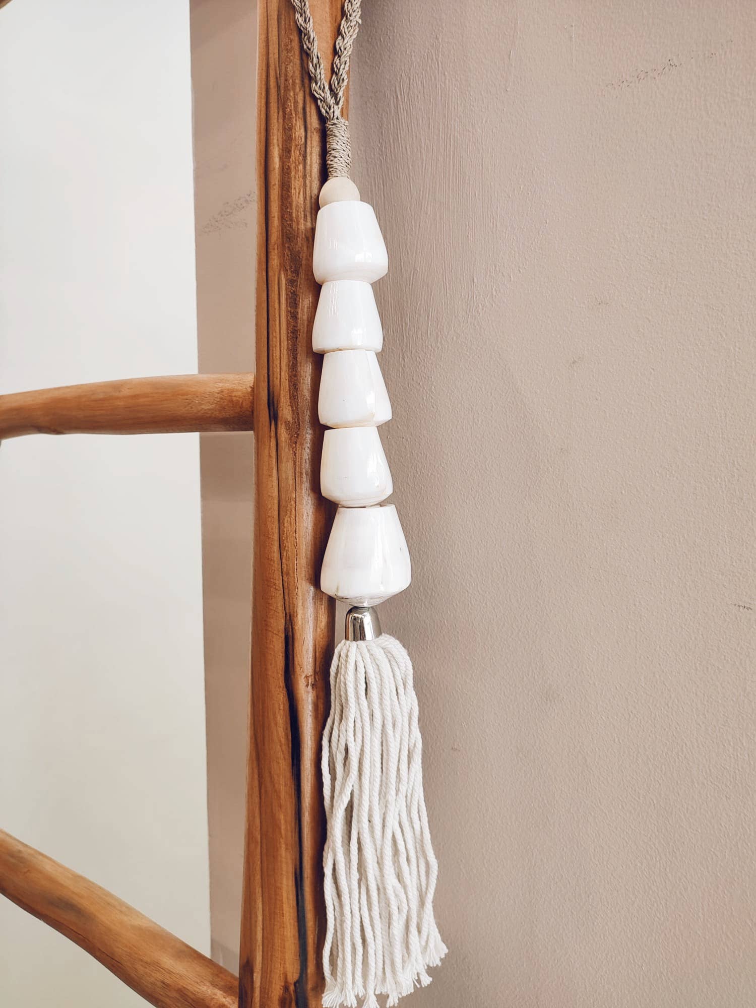 Uma Cantik - Vente Pompons décoratifs/décorations murales - Pompon décoratif Caicoli en coquillages2