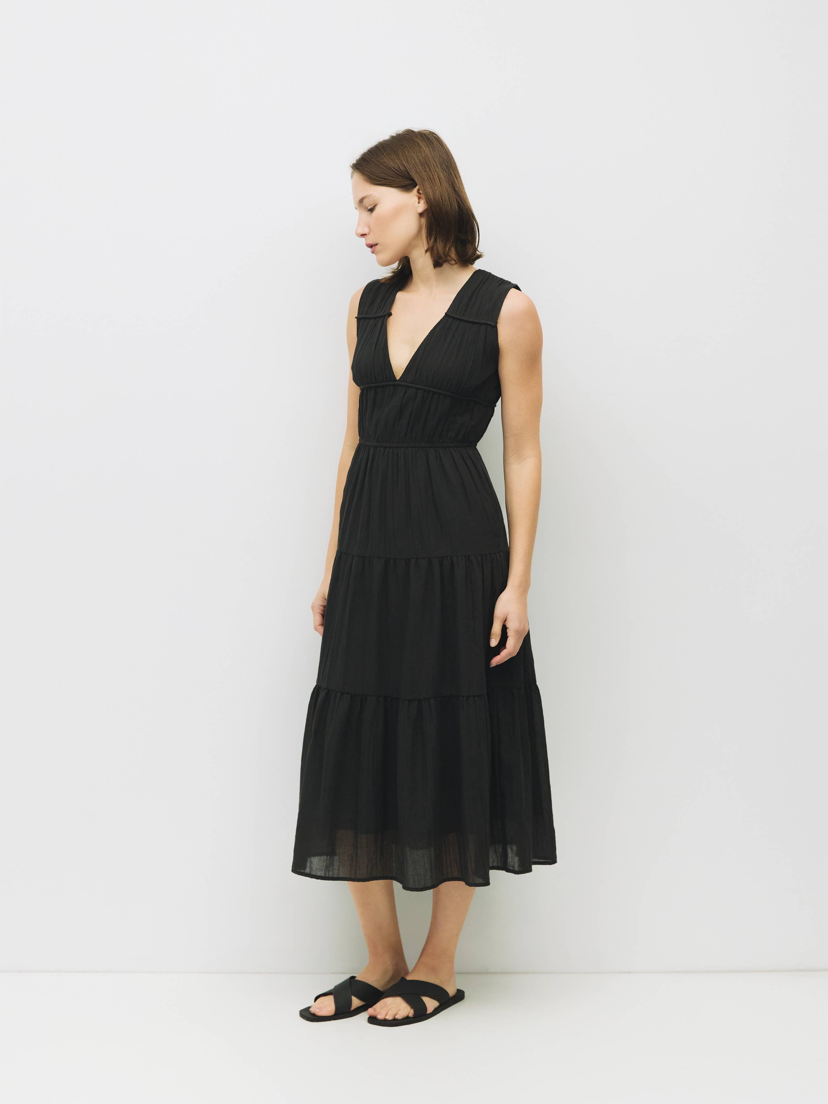 MOD REF – Engroshandel Kjole - Dame – Cora-kjolen | Midikjole med rund hals9