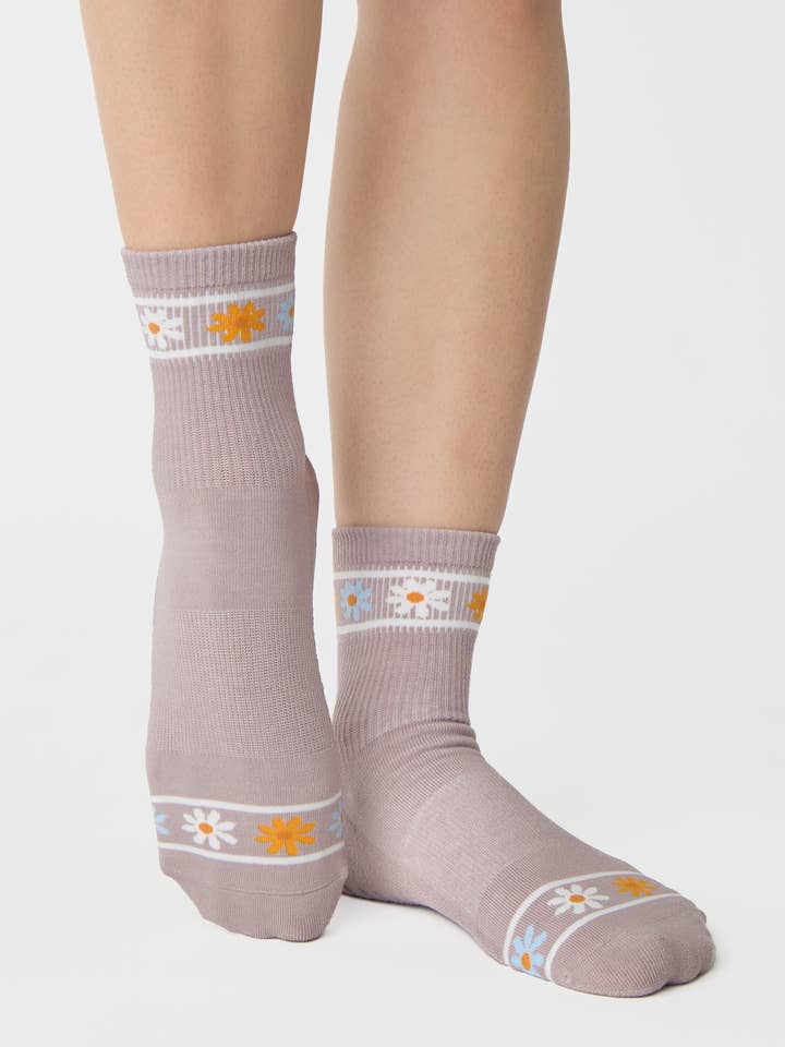 Chaussette de Yoga à Grip avec Couronne de Fleurs pour la vente par Pointe Studio
