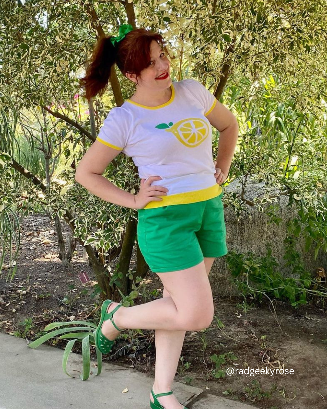 JAUNE T-shirt à col rond à manches courtes et imprimé citron MK32001 en vente sur Faire8