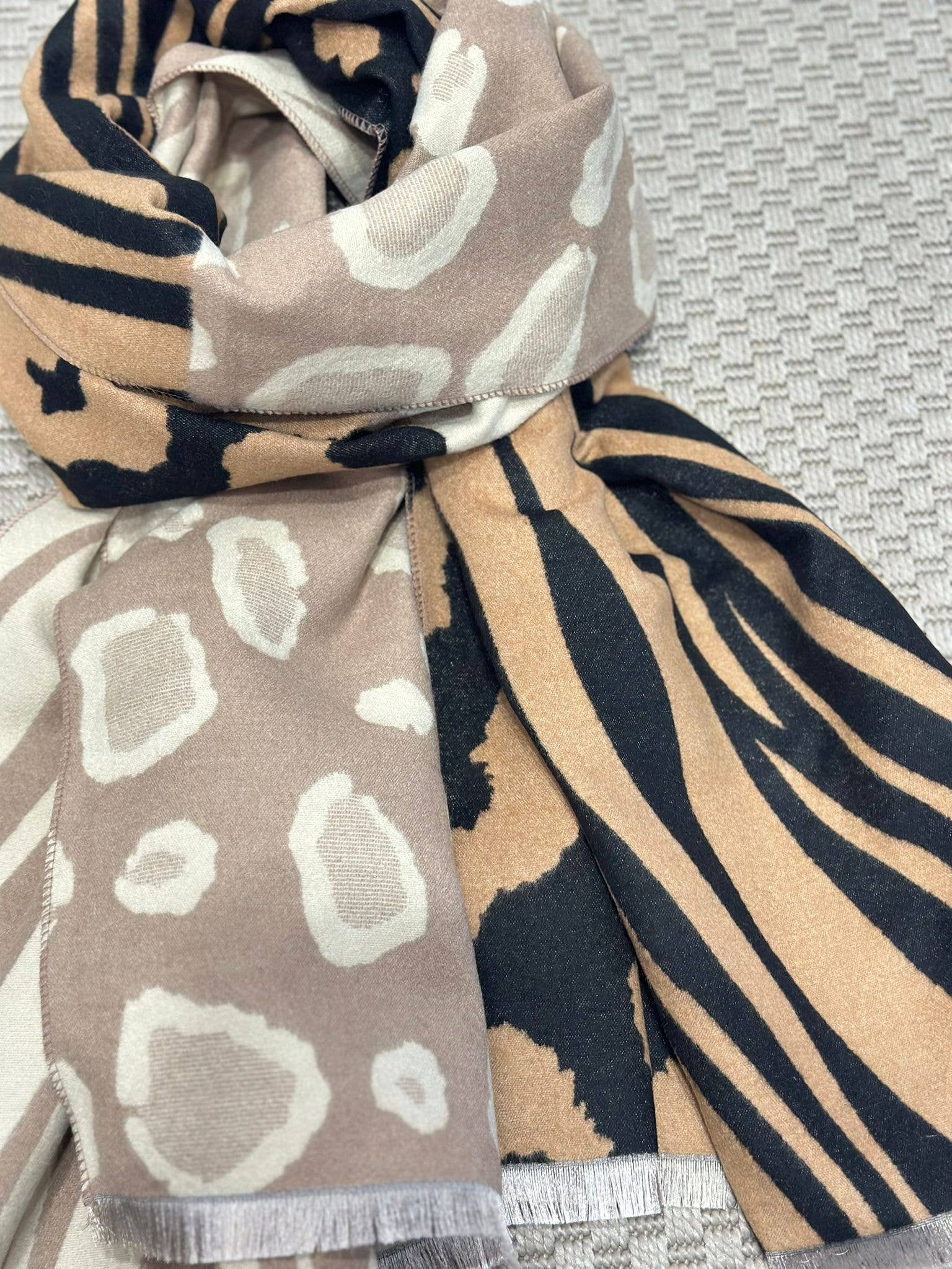 ADORA - Wholesale Scarf - Women's - ANIMAL PRINT SCARF3