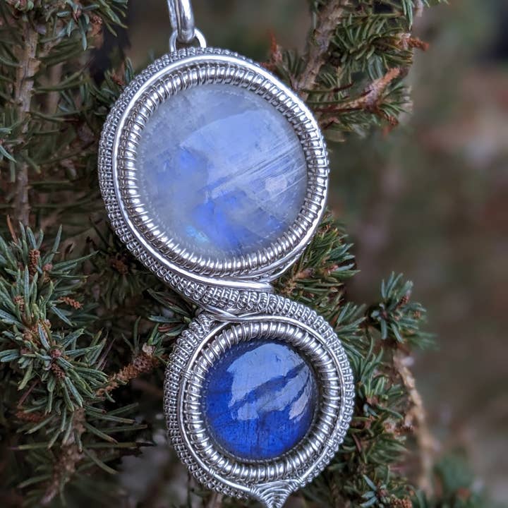 Le Tourbillon Minéral - Wholesale Pendant/Charm Necklace - Blue Labradorite, Peristerite And Sterling Silver Necklace0