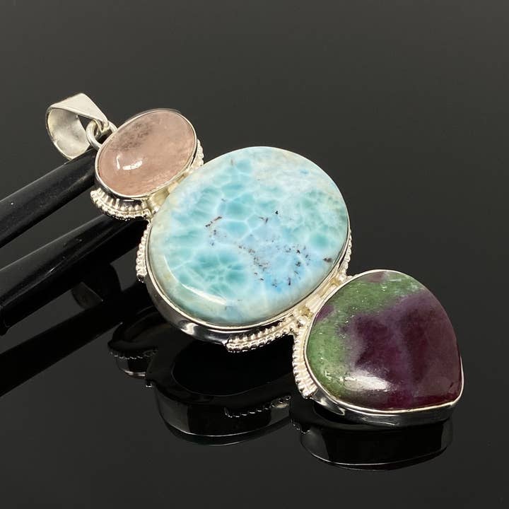 Larimar Pendentif pierre gemme avec rubis zoïste et morganite, pendentif enveloppé de fil, bijoux en argent cadeau pour elle, bijoux bohème pour la vente par Akstar Gems