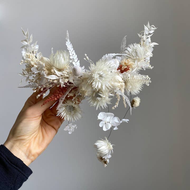 Peineta bohemio totalmente blanca y crema para bodas y novias para venta al por mayor de Hidden Botanics