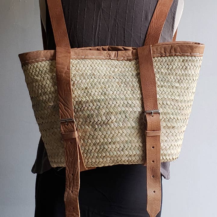 Petit sac à dos à garniture en cuir pour la vente par Medina