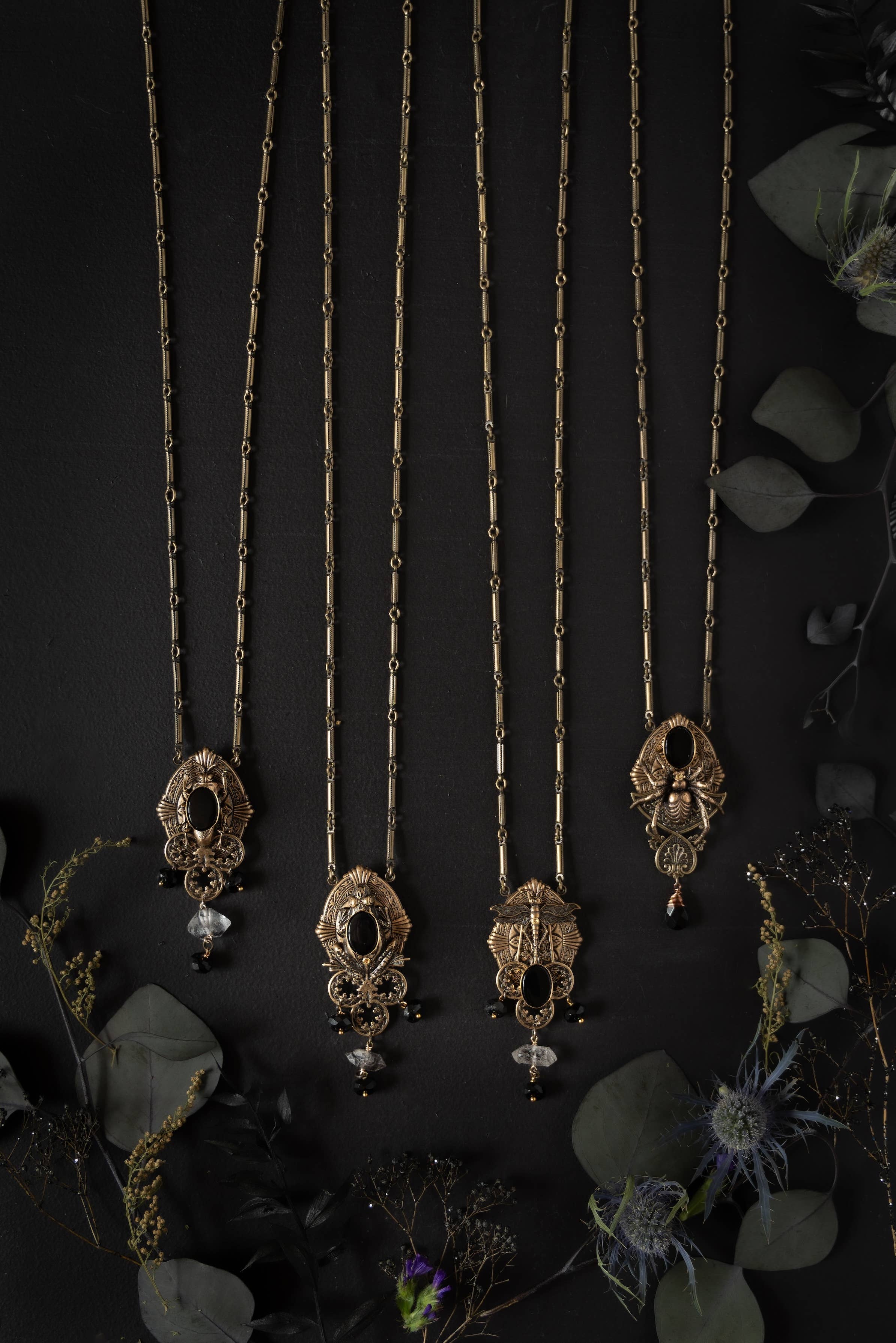 Trollbinde - Vente Colliers à pendentif - Amulette Animalis gothique avec symboles animistes8