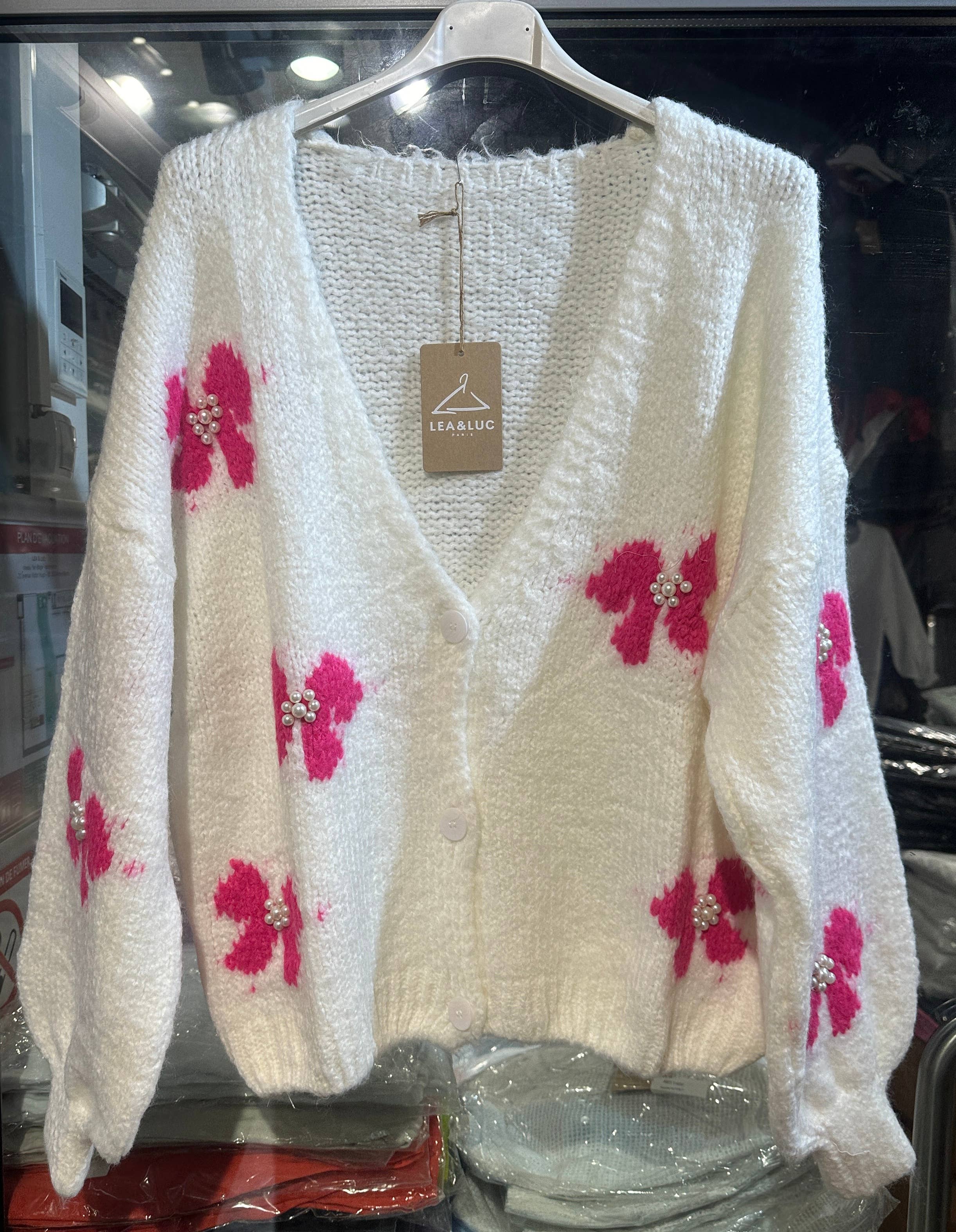 LÉA & LUC - Vente Pull en maille – femme - Gilet motif papillon avec perle REF. 206668