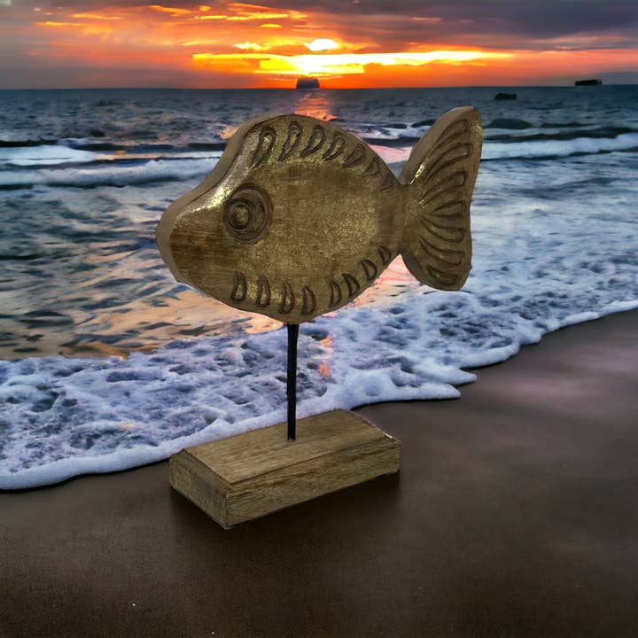 Wilco Home – Großhandel Dekofigur – Godfrey-Goldfisch-Statue aus Holz mit Aufschrift „Fish Tales“, geschnitzt4