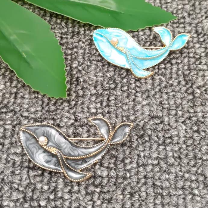 Broche baleine en émail | Épingles à linge pour la vente par Mio Queena