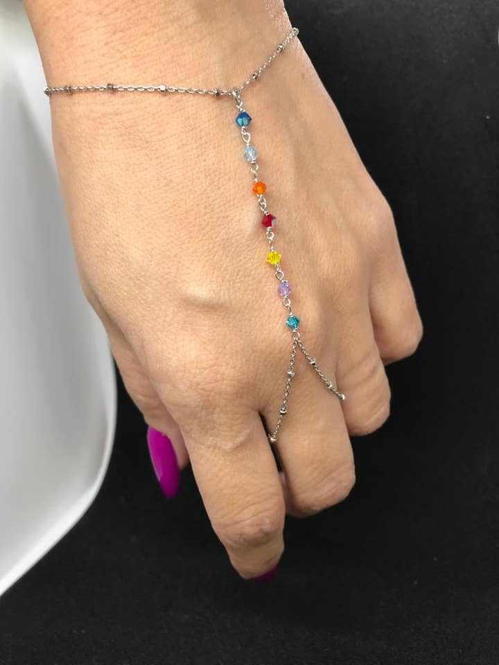 Baciamano " Lucrezia " con cristalli colorati per la vendita all'ingrosso da parte di BIANCA MORETTI di Cecilia Farina