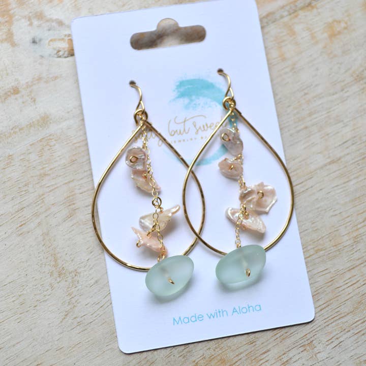 Salty But Sweet - Wholesale Hangende/ronde oorbellen - Keshi traan van parelmoer en matglas1