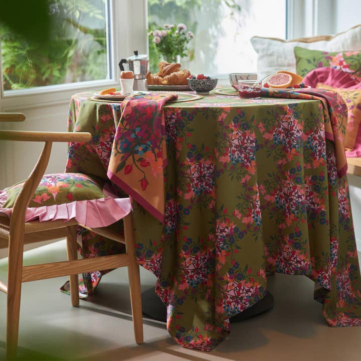 Sophie Williamson Design – wholesale Tablecloth – Tablecloth Blumen Green1