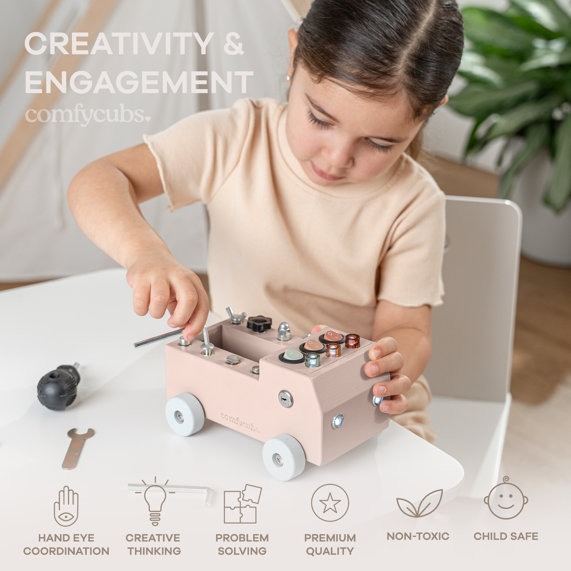 Comfy Cubs – Carro/camião de brinquedo - Crianças por atacado – Conjunto de Brinquedos de Caminhão Busy Board com Interruptor de Luz LED para Crianças 3+1