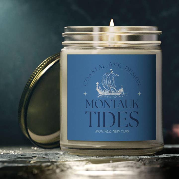 Montauk Tides : Bougie en cire de soja Montauk - Parfum bois de plage pour la vente par Coastal Ave. Design
