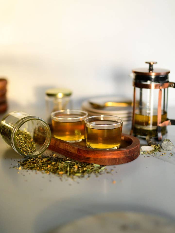 Nora Tisane | Mélange de Tisane d'Ortie, Avoine, Framboise & Luzerne pour la vente par Botanica Teas