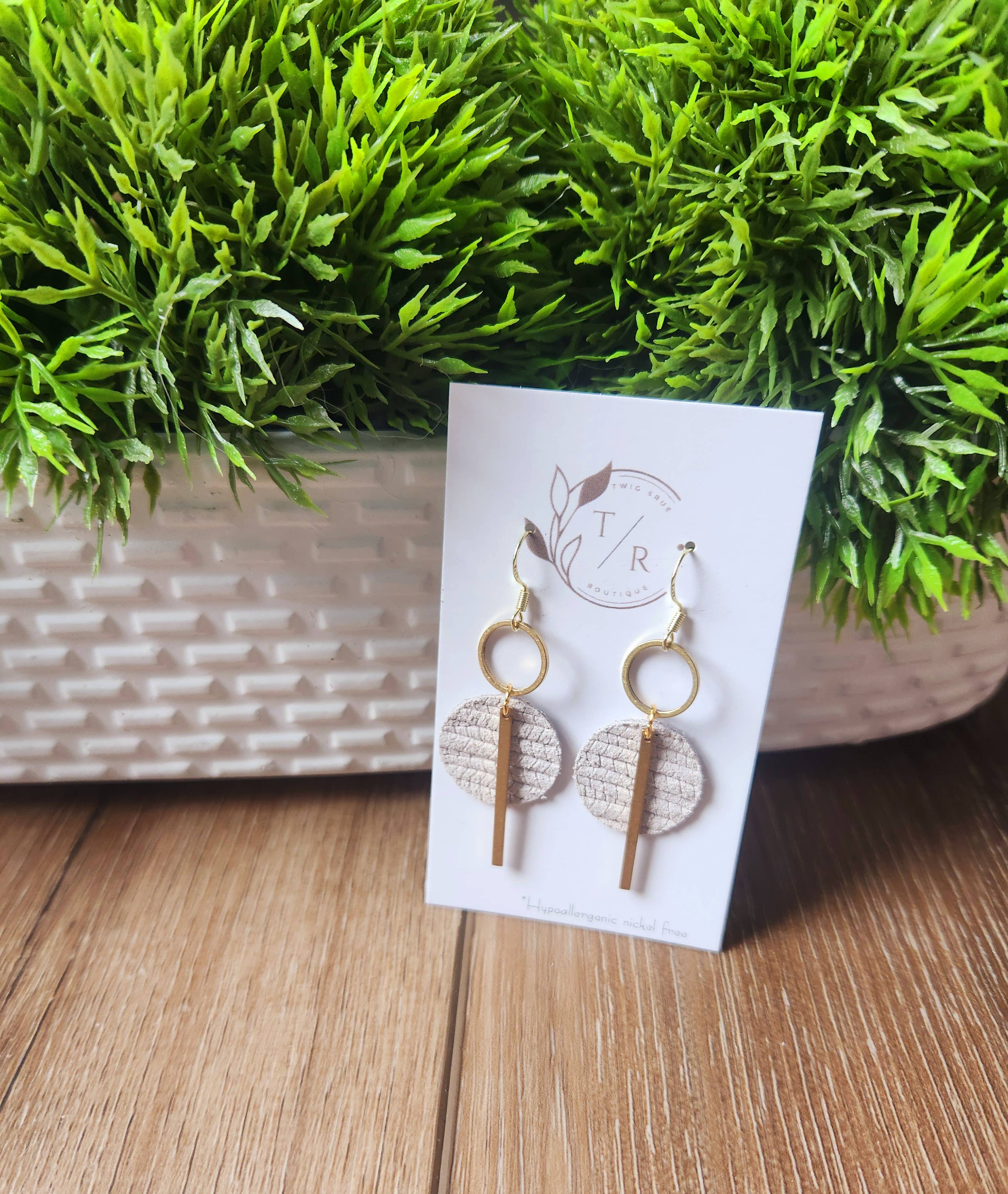 Twig & Rue boutique - Vente Boucles d'oreilles pendantes - mini-Jude | Boucles d’oreilles en cuir véritable, nouvelles couleurs0