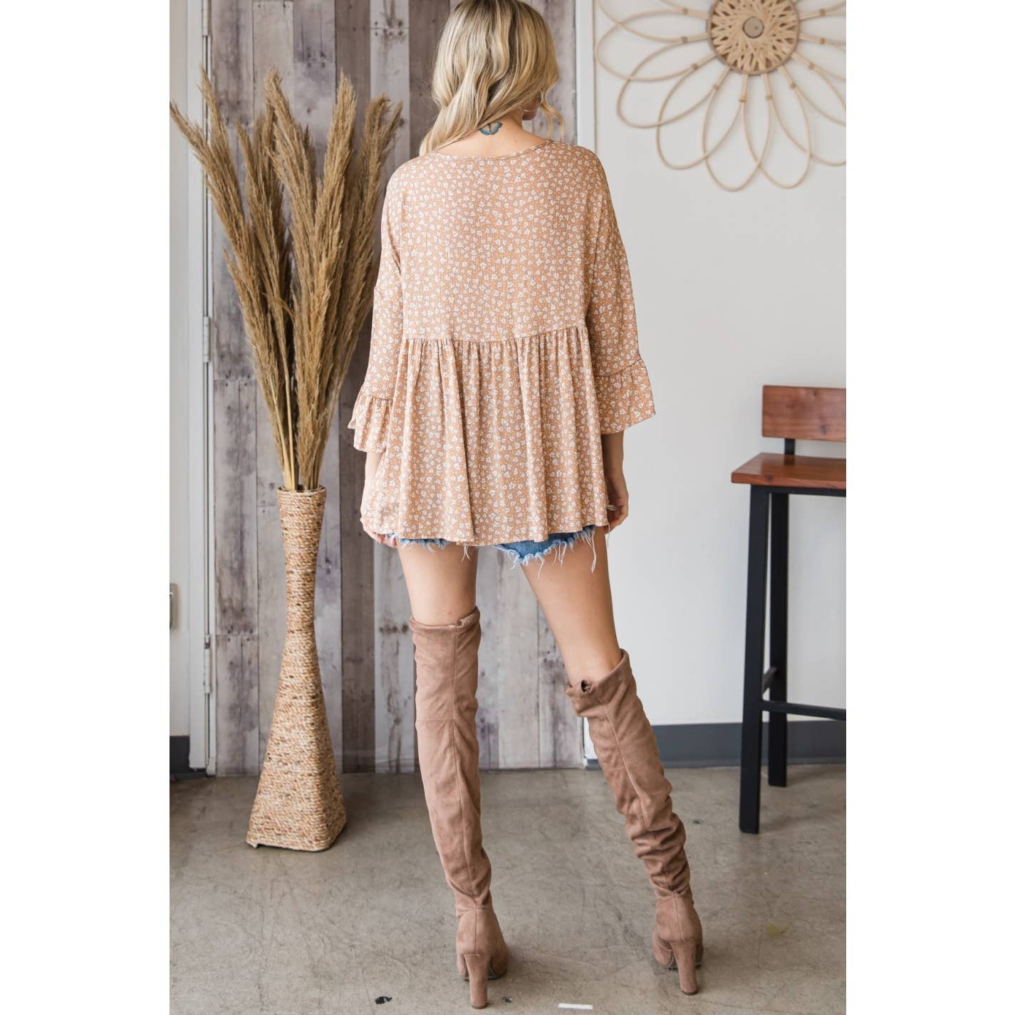 Veveret - Wholesale Blouse - Women's - Floral Tie Front Shirred Empire Top -Cream19