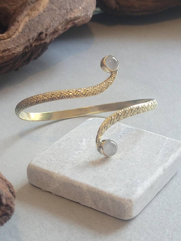 Gyllene dubbla stenarmband / Detaljerat manschettarmband / Unikt / Elegant / Mässing / Presentidé / Etnisk / Minimalistisk / Statement för wholesale av Laboheme