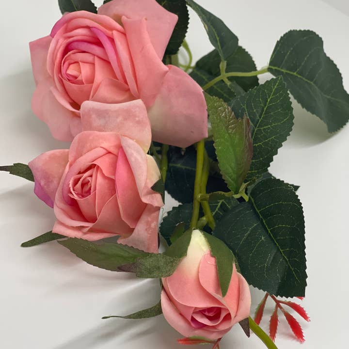 JKF & Co Pty Ltd - Venta al por mayor Flores artificiales - Rosas de 3 tallos Real Touch, color rosa